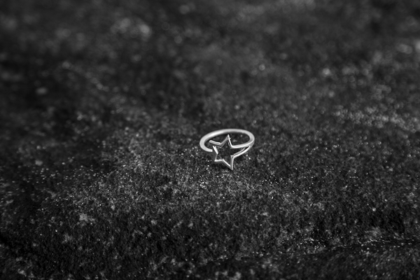 White Gold Shooting Star Ring - trunfio universe
- 3